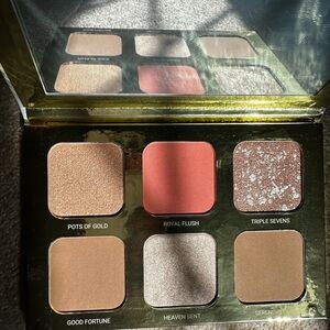 True + Luscious Lucky Glow Highlighter Palette - White